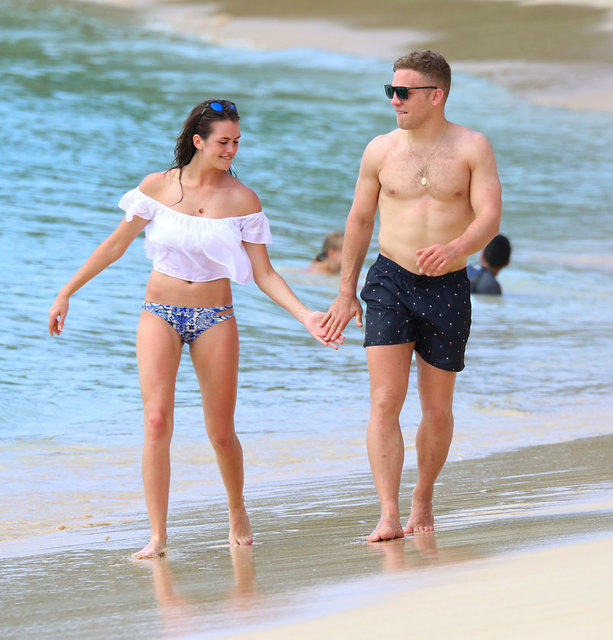 Irlandalı ragbi oyuncusu Ian Madigan ve kız arkadaşı Anna Kirwan, Barbados'da tatil yaparken görüntülendi.