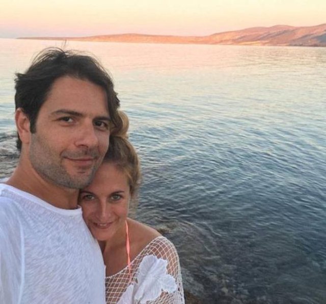 Uzun süredir birlikte Canan Ergüder ve oyuncu sevgilisi Kenan Ece sosyal medyada aşkını ilan etti. Ergüder ile Ece her defasında aşk yaşadıklarını inkar ediyordu. Ünlü çift birlikte çıktıkları Yunanistan tatilinde aşklarını ilan etti. Sosyal medya üzerinden doğum gününü kutlayanlara teşekkür eden Canan Ergüder sürpriz yapıp sevgilisi Kenan Ece ile yer aldığı bu kareyi paylaştı.