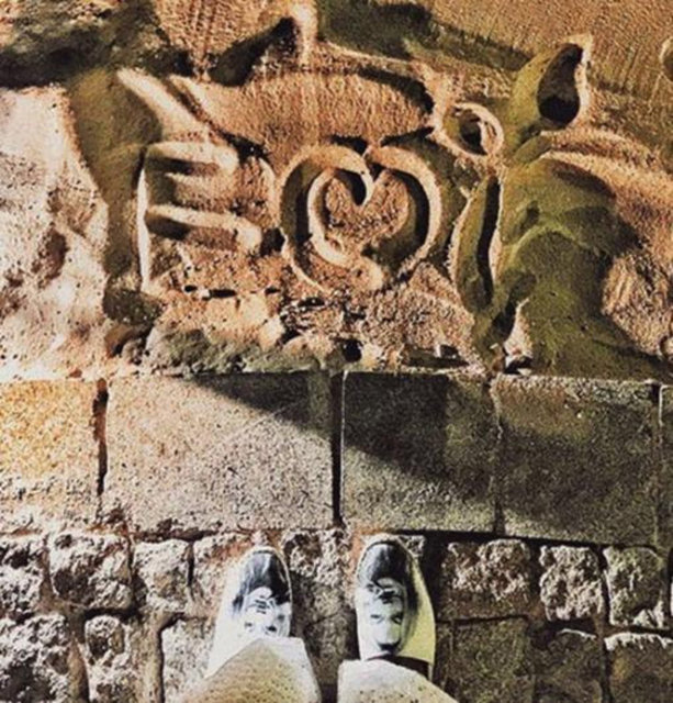 Kumların üzerine yazılmış bu E ve İ harfleri bakın kimlerin aşkını ortaya çıkardı.