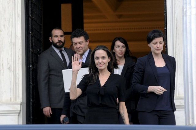 Dergi daha önce de Jolie hakkında benzer iddialarda bulunmuştu.