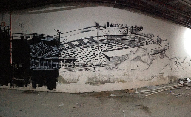 Arena'nın koridorlarında grafitiler