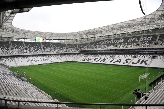 Siyah-beyazlı kulübün, Haziran 2013'te yıkılan BJK İnönü Stadı'nın yerine inşa ettiği ve 3 yıla yakın bir sürede yapımı tamamlanan Vodafone Arena'nın yarın protokol açılışı yapılacak. Statta ilk maç ise 11 Nisan Pazartesi günü Bursaspor ile oynanacak.
