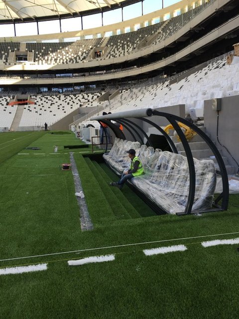 Açılır kapanır koltukların bulunduğu tribünlerde birinci katın eğiminin yüzde 26, ikinci katın ise yüzde 38 olduğu kaydedildi.