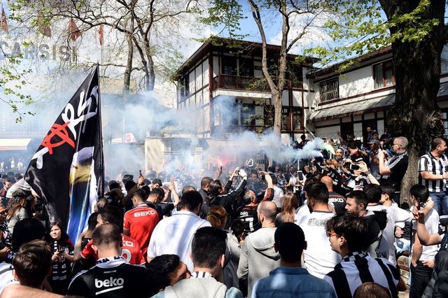 Beşiktaş'ın Dolmabahçe'deki stada dönmenin heyecanı, hem Vodafone Arena'nın içinde hem dışında yaşandı.
