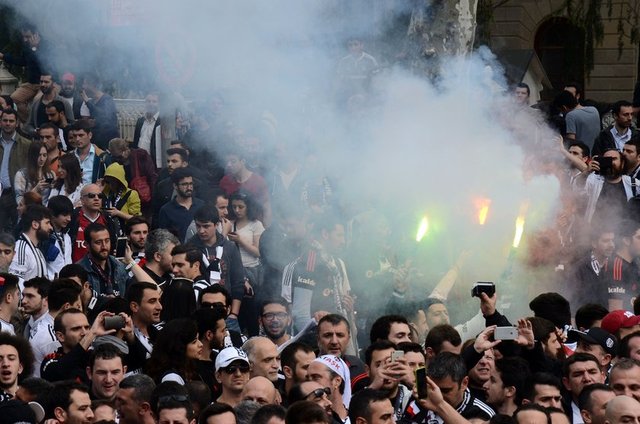 Konuk ekip olarak Vodafone Arena'daki ilk maça çıkan Bursasporlu oyuncular da sahaya çıkarak bir süre atmosferi gözlemledi.