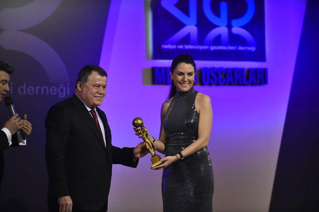 İSMAİL RÜŞTÜ CİRİT, ECE ÜNER