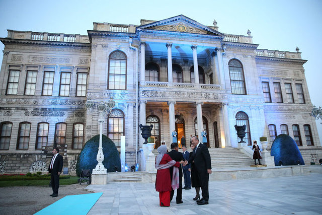 Cumhurbaşkanı Erdoğan'ın fotoğraf çekimi sırasındaki "Bu fotoğraflar beraberliğimizin, birliğimizin inşallah güzel bir nişanesi olur. Hayırlı olsun" sözleri liderler tarafından alkışlandı. 