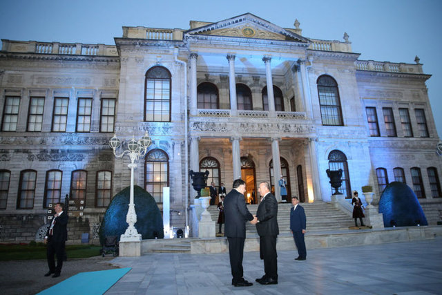 Erdoğan, yemekte yaptığı konuşmada, "Bu zirveden en büyük beklentimiz, tüm dünyadaki Müslümanlara İslam ülkelerinin birlik ve beraberlik içinde oldukları mesajını verebilmektir. Hedefimiz, tüm İslam aleminin geleceğe umutla bakabilmesini sağlamaktır. İnşallah bu zirve hepimiz için yeni bir dönemin başlamasına vesile olur.