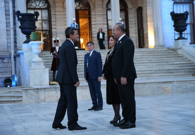 Açılış oturumunda, Türkiye'nin İslam Zirvesi'nin dönem başkanlığını yürüteceği büronun seçimi yapılacak. Burada, İslam Zirvesi'nin dönem başkanlığının Türkiye'ye devri gerçekleşirken, Filistin ve Burkina Faso üye ülke, raportör olarak da Mısır yer alacak.