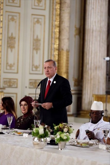 Her imtihan iyi değerlendirildiğinde, aynı zamanda bir imkandır, bir fırsattır. BM'den sonra en büyük uluslararası örgüt olan İslam İşbirliği Teşkilatı üyesi ülkeler olarak, göstereceğimiz dayanışma bizleri bugünden çok daha iyi noktalara taşıyacaktır. Bunun için yapmamız gereken şey, her alanda çok çalışmak, dayanışmayı artırmak, kardeşliğimizi perçinlemektir.