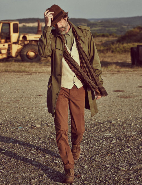 ERDAL BEŞİKÇİOĞLU - Ankara doğumlu oyuncu 1993'den bu yana Devlet Tiyatroları'nda görev yapıyor. 'Behzat Ç.' Bir Ankara Polisiyesi' dizisiyle ünlendi. En iyi Erkek Oyuncu dalında !Altın Portakal' ödülü var.