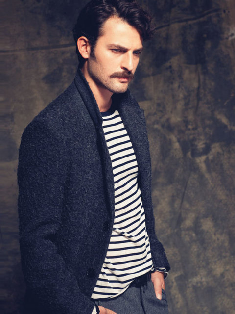 BİRKAN SOKULLU - 10 yıl profesyonel basketbol oynayan oyuncu, 2003'te 'Best Model Of Turkey'de üçüncü oldu. 'Küçük Sırlar' dizisiyle ünlendi. 'Kurt Seyid ve Şura'da oynadı.