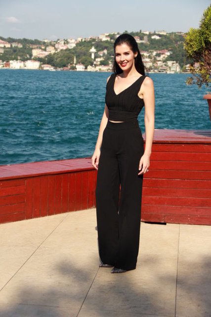  HATİCE ŞENDİL2001 yılında Miss Turkey yarışmasında üçüncü oldu.