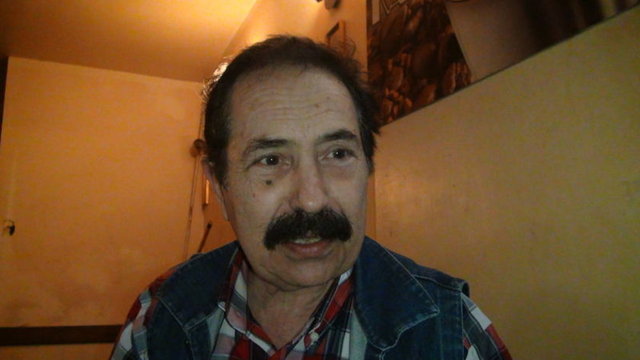 Yeşilçam'ın bir başka emektarı Zülfikar Öner de, 46 yıldır sinema sektöründe olduğunu söyledi. Öner, emekli olduğunu belirterek zaman zaman televizyon filmlerinde rol aldığını ifade etti. Öner, iş olmadığı zamanlarda da Yeşilçam Sokak'ta bulunan kafede çaycılık yaptığını söyledi.