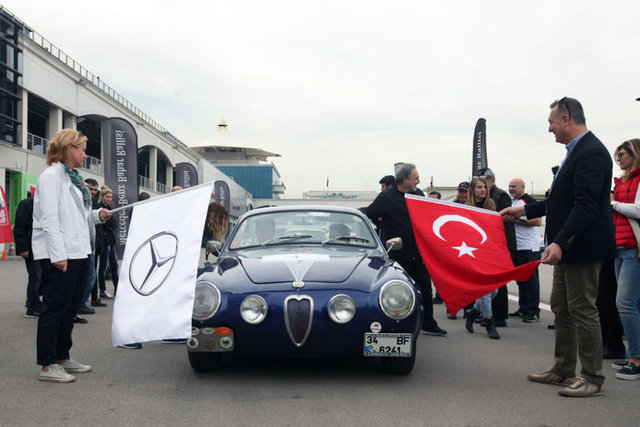   - Mercedes-Benz Türk olarak ikinci kez rallinin ana sponsorluğunu üstlenmekten gurur duyduklarını belirten Bekdikhan, "Muhteşem görüntülere sahne olacak ve hepimize nostalji havasını sonuna kadar hissettirecek Mercedes-Benz Bahar Rallisi 2016'nın tüm katılımcılara ve izleyicilere keyifli bir gün yaşatmasını diliyoruz." değerlendirmesinde bulundu.