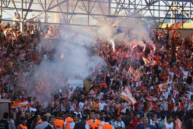 Adanaspor, 1970-1971 sezonunda Bülent Eken, 1987-1988 sezonunda Ali Hoşfikirer, 1997-1998 sezonunda Ercan Albay ve 2001-2002 sezonunda Bahri Kaya yönetiminde Süper Lig'e yükselme başarısı göstermişti.
