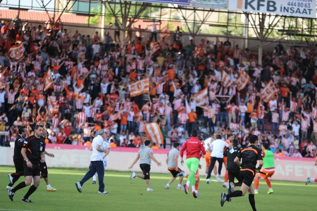 Akdeniz ekibi bu sonuçla, ligde kalan 3 haftada diğer sonuçlara bakılmaksızın Süper Lig'e yükselmeyi garantiledi.