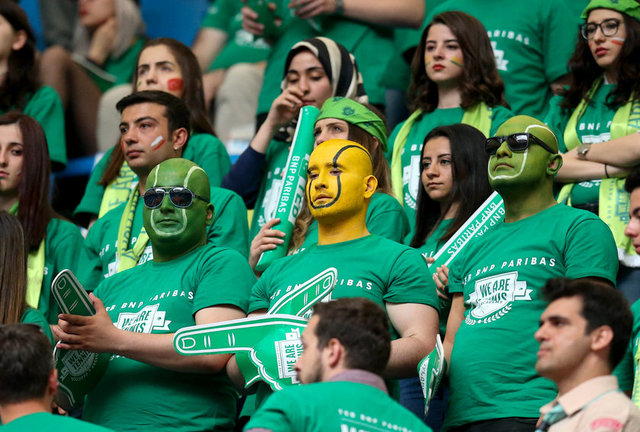 Dünya sıralamasında 60. sırada yer alan Kovinic ise servis kırma avantajını iyi kullandı. Servis attığı 5 oyunun 4'ünü kazanan Karadağlı raket, ilk seti 6-3 alarak 1-0 öne geçti. Finale gelene kadar oynadığı maçlarda rakiplerine hiç set vermeyen Çağla, turnuvada ilk kez set kaybetti.