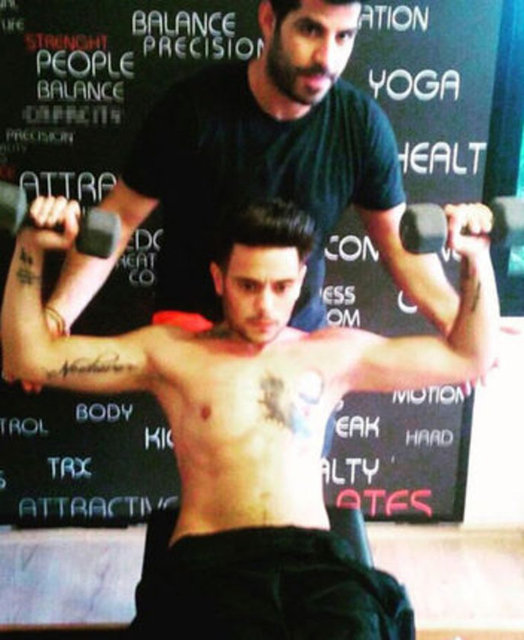 Erkoçlar'ın paylaştığı fotoğraflara özellikle kadın hayranları yoğun ilgi gösterdi.