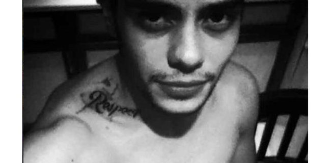 Oyuncunun kaslı fotoğraflarına "Çıta falan kalmadı dağılın", "Çok yakışıklısın" gibi yorumlar yapıldı.