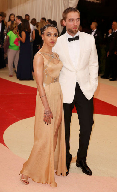 FKA TWIGS - ROBERT PATTINSON