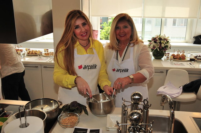 ÖZGE SANDER, ŞULE ARGÜDER