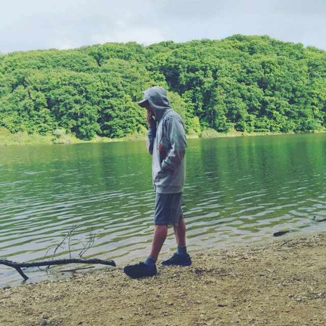 SİNAN AKÇIL - Bu çocuk ne düşünüyor? a) Mayıs konserlerinde kaç kişiyle buluşacağını b) Yeni yazdığı şarkıları c) Yeni yazacağı şarkıları d) Göle atlamayı e) Hepsi