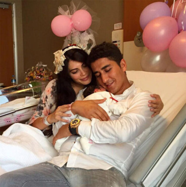 HABERTURK MAGAZİN - Ümit Aslan'dan olaylı şekilde ayrılan Ceren Hindistan ile oyuncu Pelin Sönmez'in eski eşi işadamı Cengiz Çolak aşk yaşıyor.