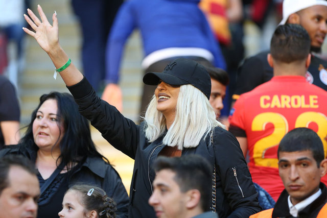 Beşiktaşlı futbolcu Dusko Tosic'in eşi Jelena Karleusa