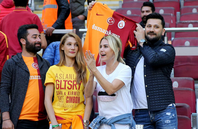 Galatasaraylı Hakan Balta'nın eşi Derya Balta ve sunucu Ece Erken