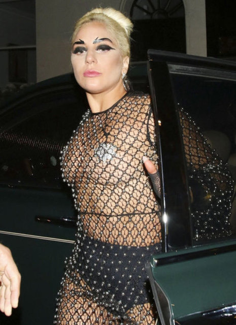 Değişik giyim tarzıyla bilinen Gaga, annesi Cynthia Germanotta'nın Anneler Günü'nü sosyal medya hesabından kutladı.