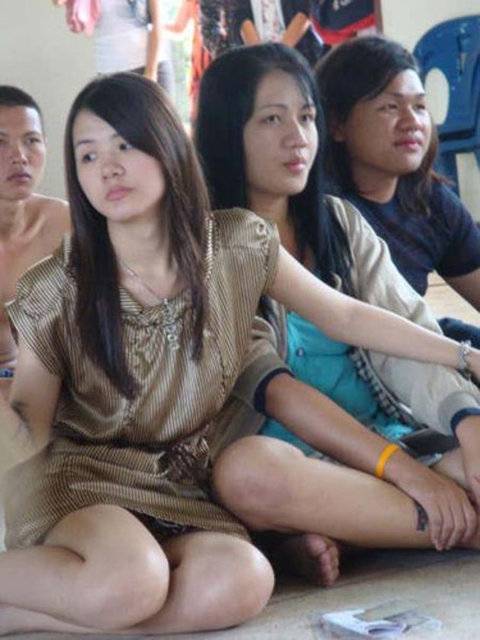 Burası Tayland ve burada herkes askerlik yapmak zorunda...