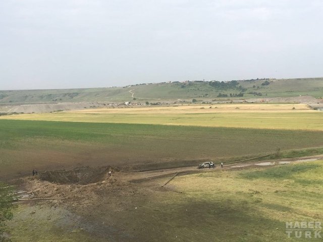 Diyarbakır' da dün geceki patlamada ölen 4 kişiden 3'ünün köylü olduğu tespit edildi. Ölen köylülerin isimleri Ahmet Yaman, Mustafa Yakar, Ramazan Yakar olduğu öğrenildi. Diğer kişinin kimlik tespit çalışmasının sürdüğü bildirildi.