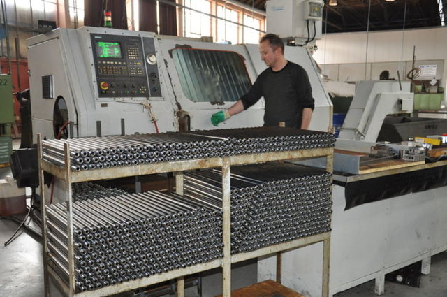 Tamamen yerli imkanlarla geliştirilen Türkiye'nin ilk milli silahı MPT-76'nın seri üretimine de MKEK Kırıkkale Silah Fabrikası'nda başlandı. 