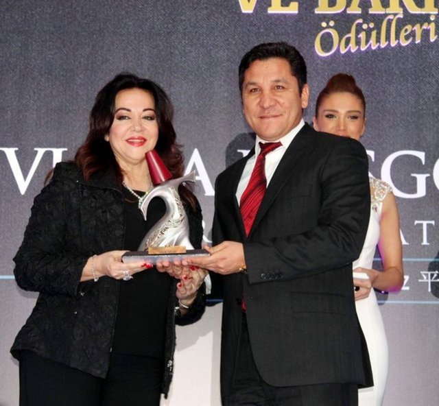 Oya Abla annesiyle ilgili hep bunu söylerdi. Ali Dayı da Gurur'u aradığında 'aynı anneannen gibi oldu' demiş." dedi.