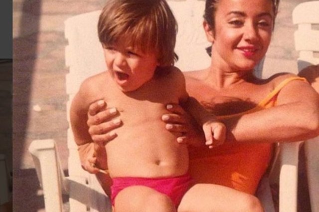 DUYGU BALYa o seni kaybetseydi? diyorum bir tanecik evladına.... Ben de 2 sene önce kendime söyledim bunu.... Anne hayattaki en değerli şey, anne ve onun kuzusundan daha büyük bir bağ yok daha büyük bir sevgi daha büyük bir bağlılık, alışkanlık yok..... Dilerim evladı sahip olduğu manevi güçle dimdik kalmayı başarabilecek melek bir annenin evladı olmanın gururuyla hayatına devam edecek.... Nur içinde yat Oya abla...