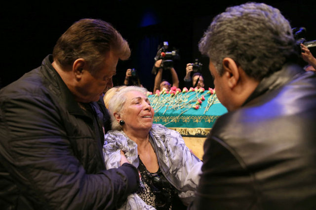 Sanatçı Nuri Alço'da Aydoğan ile ilgili anısını anlatarak,  Aydoğan'ın kendisine hep neden evlenmediğini sorduğunu söyleyerek, "Biricik oğluna çok bağlıydı ki, yani onun üzerine kendi yaşantısını hayatını ikinci plana atan bir insandı. Gerçekten çok severdi oğlunu" dedi.