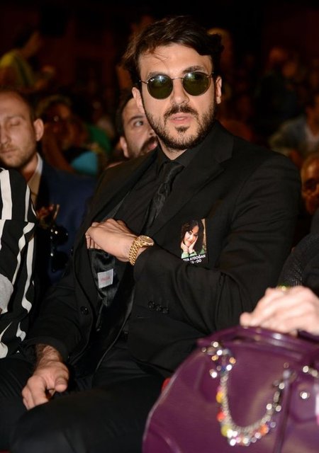 "ANNEM EN İYİ KALPLİ İNSANDI"Oya Aydoğan'ın oğlu Gurur Aydoğdu, gözyaşları içinde yaptığı konuşmasında, annesinin çok iyi bir insan olduğunu ifade ederek,  "Tanıdığı tanımadığı herkese yargısız bakabilen, herkese yardım etmeye çalışan birisiydi.