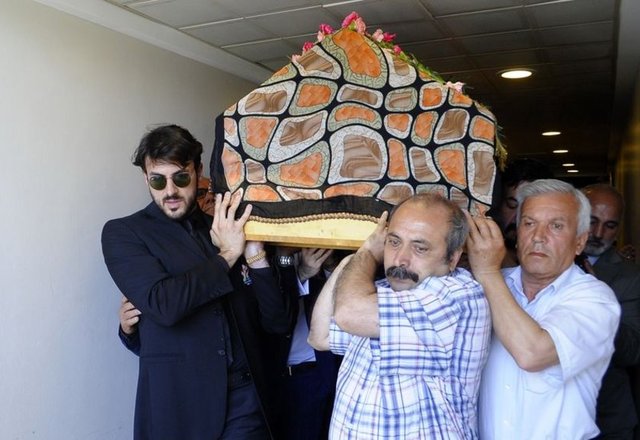 Aydoğan'ın cenazesi buradaki törenin ardından ikindi namazını müteakip cenaze namazı kılınmak üzere Levent Camii'ne götürüldü. - İHA