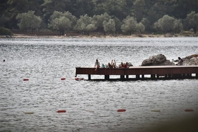 Kenan İmirzalıoğlu ve Sinem Kobal'ın düğününün ardından balayında düğüne gelen davetliler de vardı.