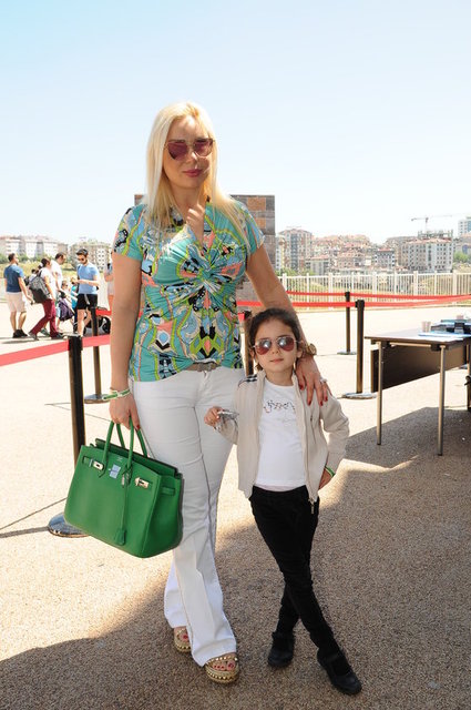 SERAP, MELİSA SARI