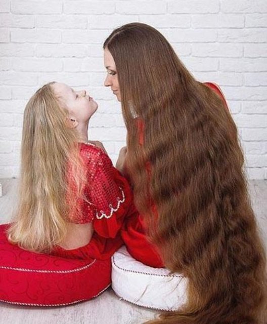 Dashik Gubanova, uzun saçlarıyla çekip paylaştığı fotoğraflar sayesinde önce ülkesinin Instagram fenomeni oldu sonra da tüm dünyanın. -   -  