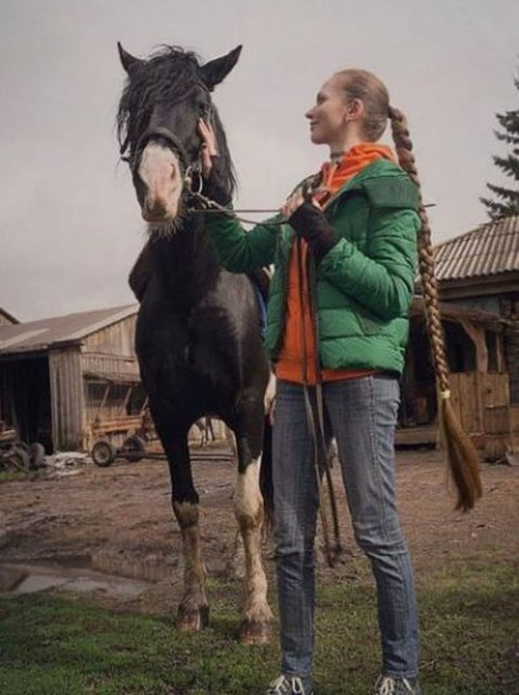 Dashik Gubanova , her gün takipçilerinden onlarca soru alıyor.