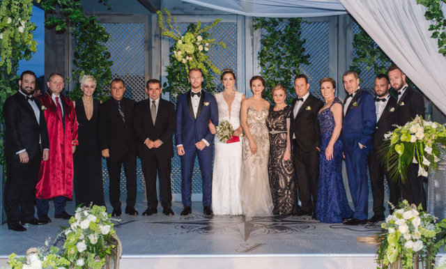 Nuri ALTUNTAŞ/HABERTÜRK MAGAZİNGalatasaraylı futbolcu Semih Kaya ile Galatasaray Bayan Basketbol Takımı'nda oynayan Yasemen Saylar, önceki akşam Çırağan Sarayı'nda yapılan düğünle dünya evine girdi.