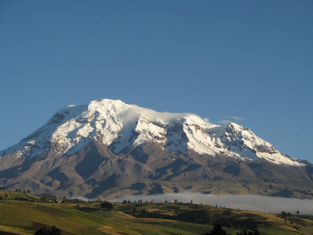 Çünkü bu hesaplamaya göre Ekvador'da bulunan Chimborazo, Everest'e ciddi fark atıyor. Hatta bu ölçüme göre Everest, dünyanın ilk 20 dağı arasına bile giremiyor. Chimborazo Dağı ise diğerlerine bariz bir üstünlük sağlıyor. 