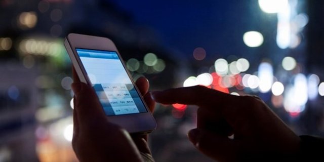 Belki tüm ağ sorunlarını sihirli biçimde çözmeyeceksiniz, ancak ister mobil olsun ister Wi-Fi, bağlantı sorunu yaşadığınızda uçak modunu açıp kapatmayı deneyin.