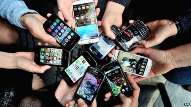 1 Karşı tarafa mesajları okuduğunuzu göstermemekFacebook Messenger, WhatsApp, Snapchat gibi uygulamalar, size gelen mesajları okuduğunuzu karşı tarafa bildiriyorlar. Bazıları bu işlevi devre dışı bırakmanıza izin veriyor, ancak bu durumda gönderdiğiniz mesajların okunup okunmadığı size gösterilmiyor.