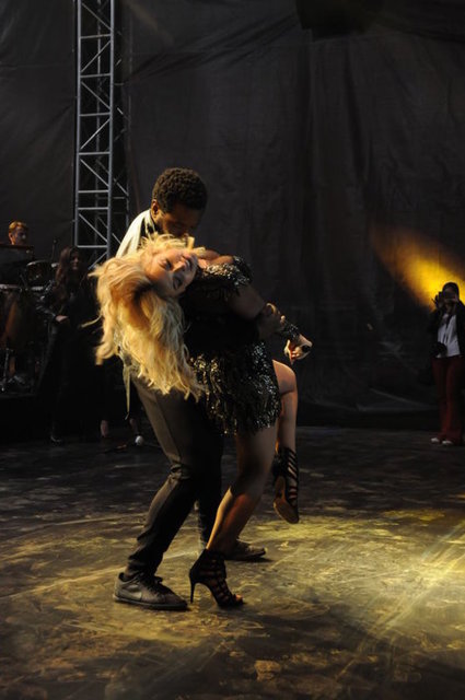 Nuri ALTUNTAŞ/HABERTÜRK MAGAZİNMurat Boz ve Hadise, Beşiktaş Belediyesi'nin 19 Mayıs Atatürk'ü Anma, Gençlik ve Spor Bayramı nedeniyle düzenlediği Gençlik Festivali'nde aynı sahneyi paylaştı.