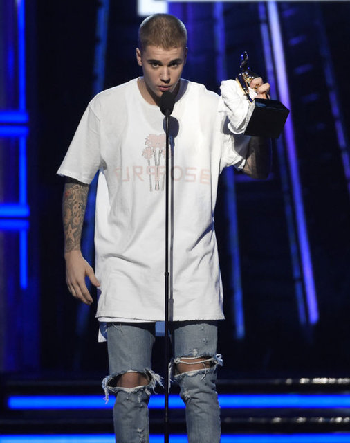 JUSTIN BIEBER