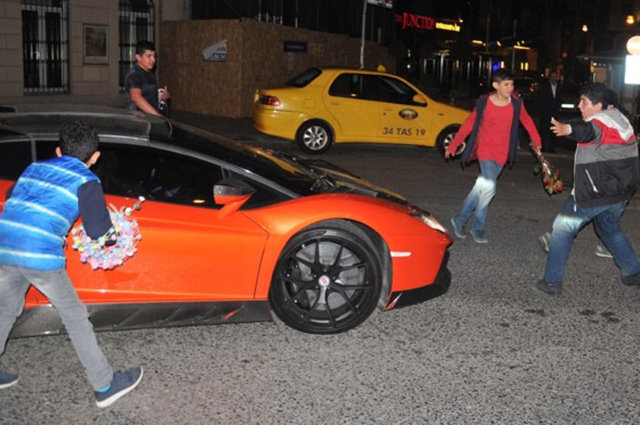 Sabri Sarıoğlu yakınlarına "Eşimin pilotluk, benim futbolculuk kariyerime zarar gelsin istemem.